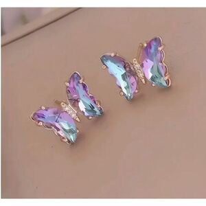 💜 Betsey Johnson sparkling purple butterfly earrings 💜